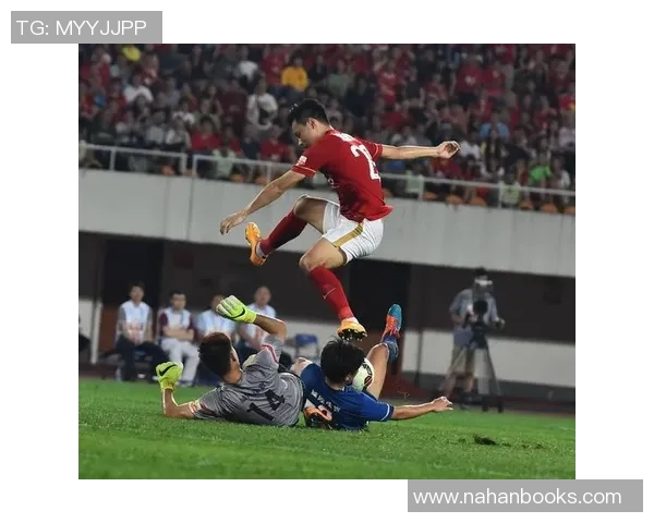 足球乌龙球王：失误中的英雄瞬间