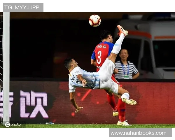 足球球星倒钩进球瞬间回顾谁的倒钩最为经典与震撼 足球球星倒钩进球瞬间回顾谁的倒钩最为经典与震撼