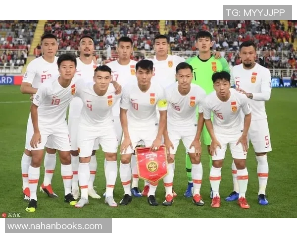 中国现代足球球星成长历程与赛场辉煌表现的深度解析 中国现代足球球星成长历程与赛场辉煌表现的深度解析