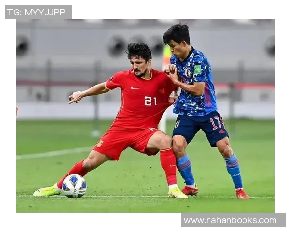 球场上的传奇瞬间:球星全力拼搏,展现足球技艺与激情的完美结合 球场上的传奇瞬间:球星全力拼搏,展现足球技艺与激情的完美结合