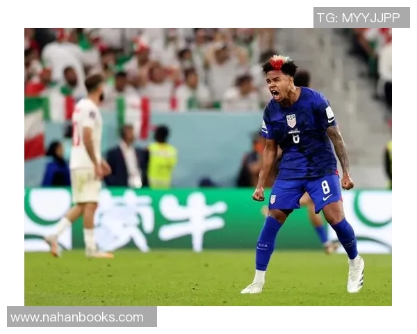 美国足球明星麦肯尼风采展示 展现实力与激情的赛场英姿 美国足球明星麦肯尼风采展示 展现实力与激情的赛场英姿