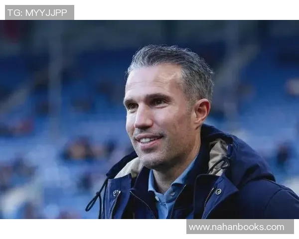 荷兰传奇前锋范佩西：从小将崭露头角到国际赛场辉煌的足球之路